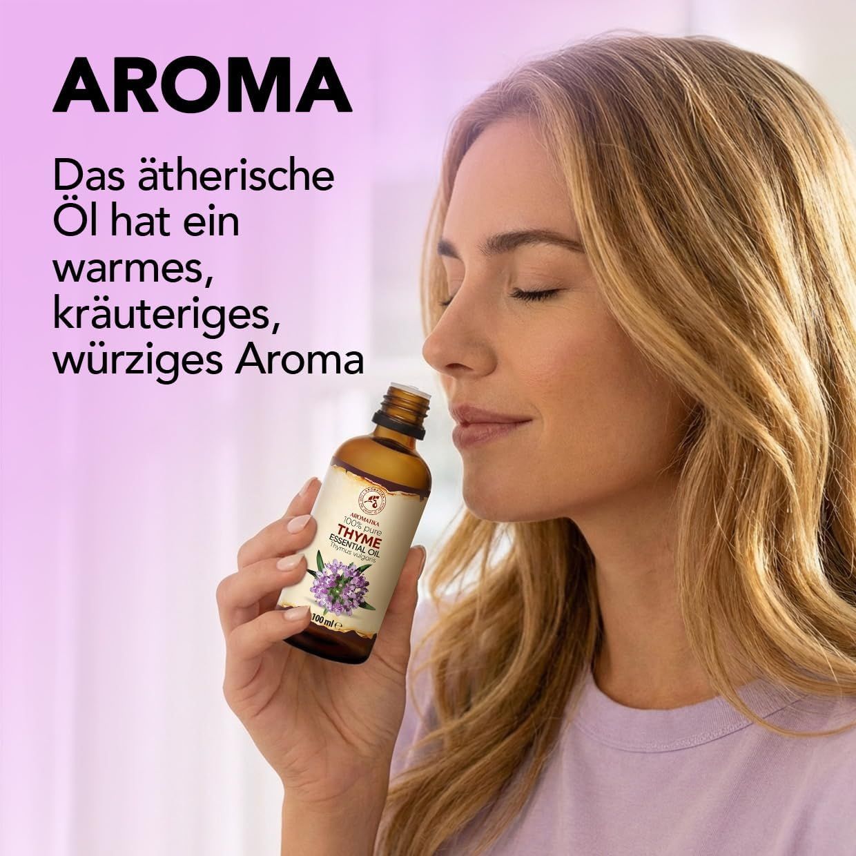 Frau riecht an einer Flasche Thymianöl.