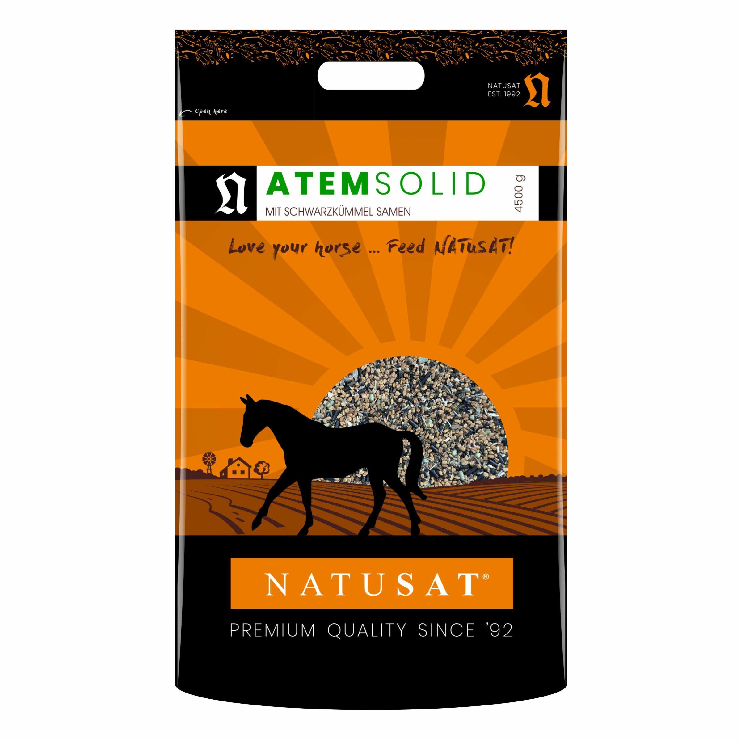 Verpackung von Natusat AtemSolid mit Logo, Produktname und Inhaltsangabe. Silhouette eines Pferdes vor Sonnenuntergang.