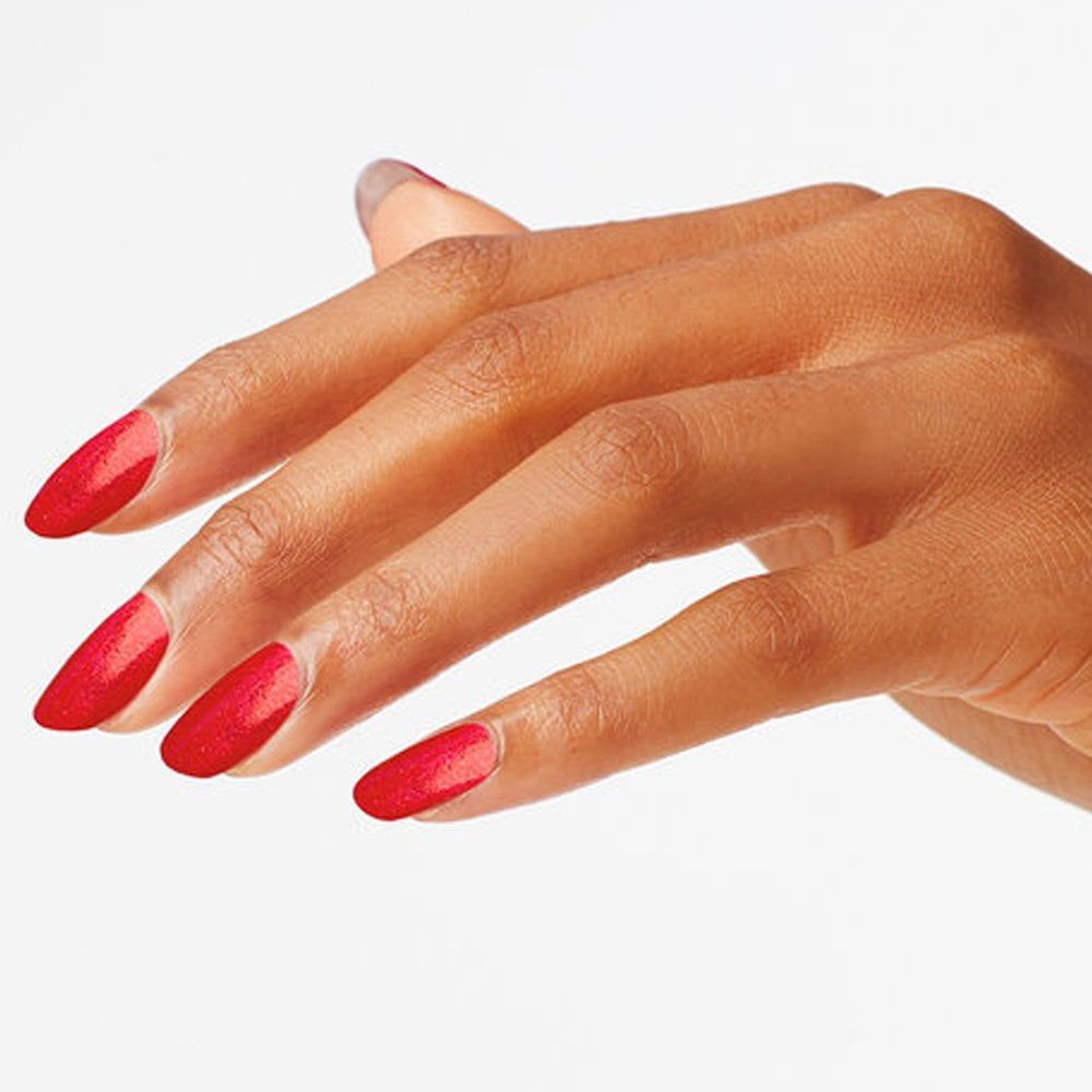 Hand mit lackierten Nägeln. Roter Nagellack mit Glitzer.