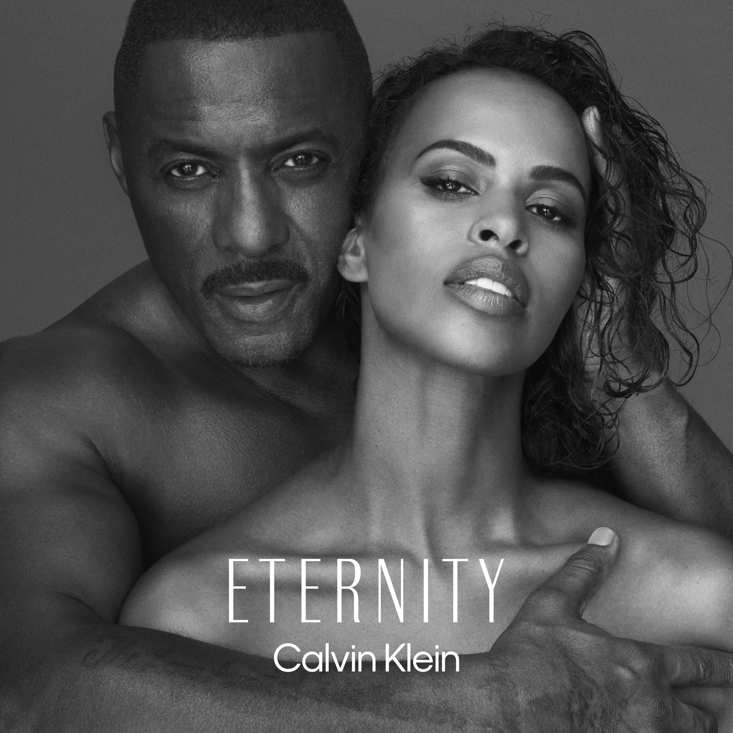 Schwarz-Weiß-Foto von zwei Personen. Aufschrift: ETERNITY, CALVIN KLEIN.