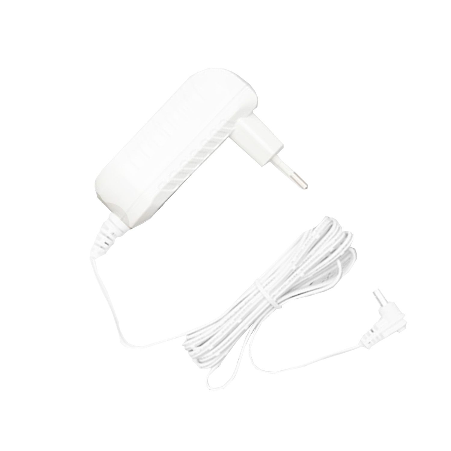 Weißes Netzteil mit Kabel und Stecker. Das Kabel ist aufgerollt.