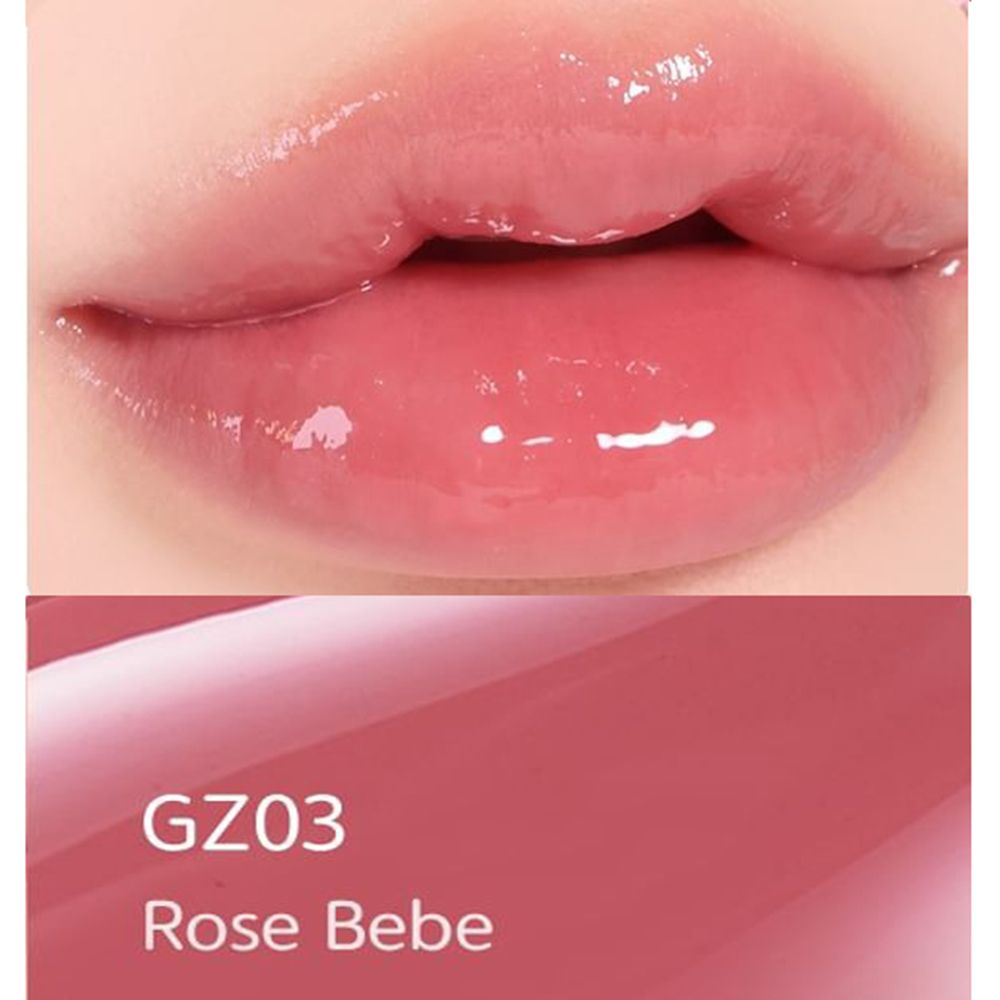 Nahaufnahme von Lippen mit rosa Glanz. Unterhalb Text: GZ03 Rose Bebe. Glänzende Textur.