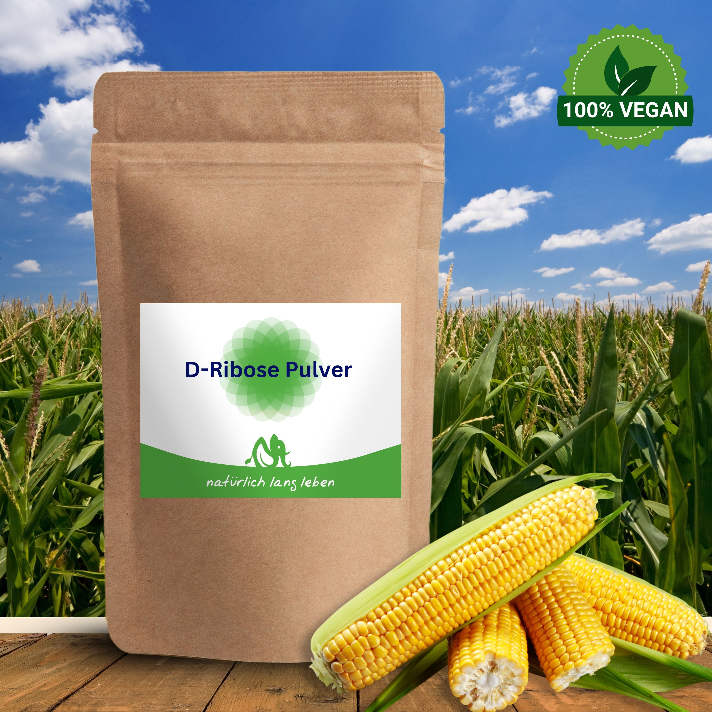 Braune Pulverpackung mit Etikett. Aufschrift: D-Ribose Pulver. Logo und Schriftzug: natürlich lang leben. Maiskolben im Hintergrund.