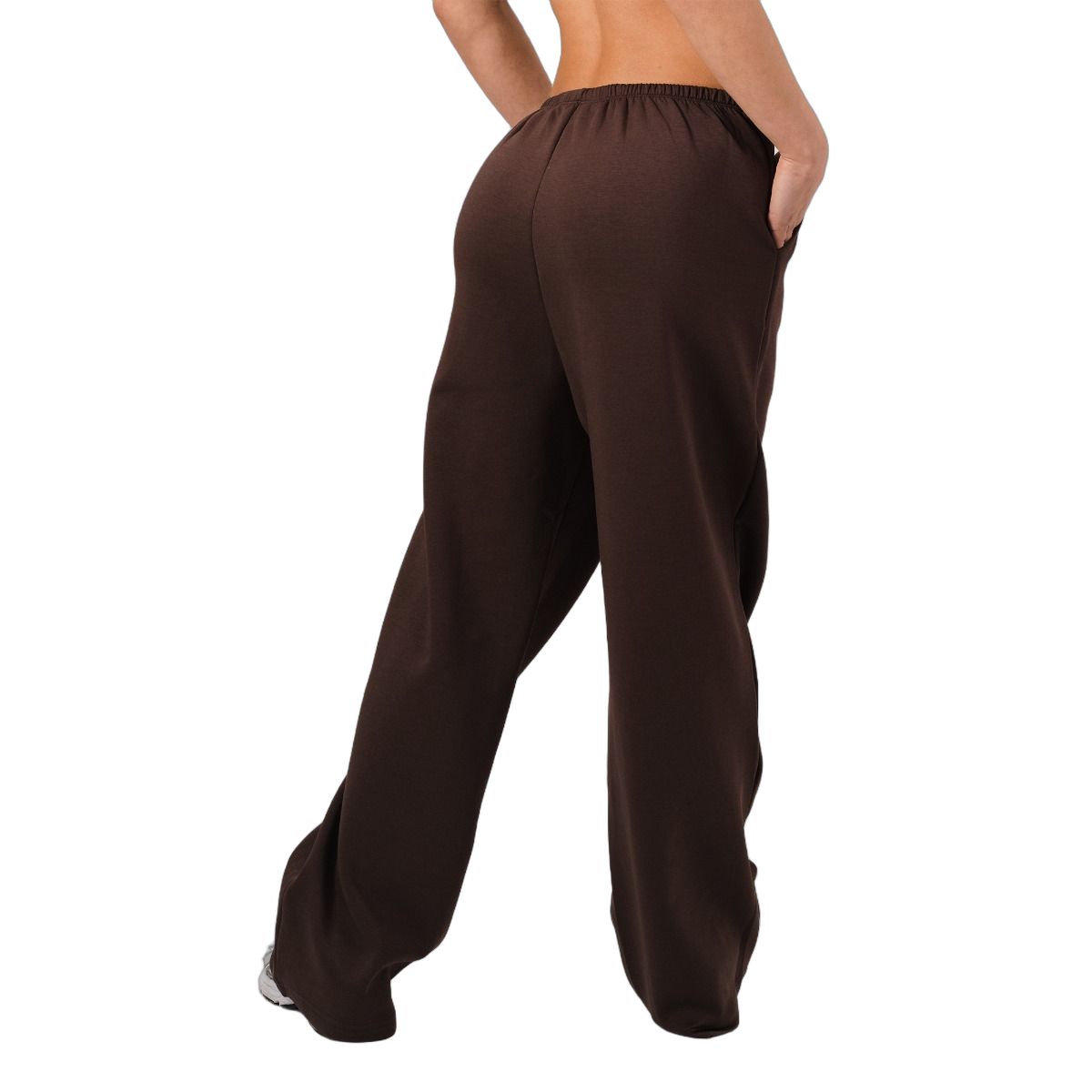 Rückansicht einer braunen Damen-Jogginghose mit Taschen und elastischem Bund.