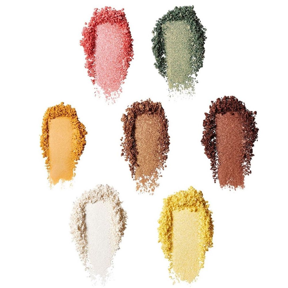Sieben Lidschatten-Swatches in verschiedenen Farben: Rosa, Grün, Gelb, Braun, Gold, Weiß und ein dunkleres Braun. Auf weißem Hintergrund.