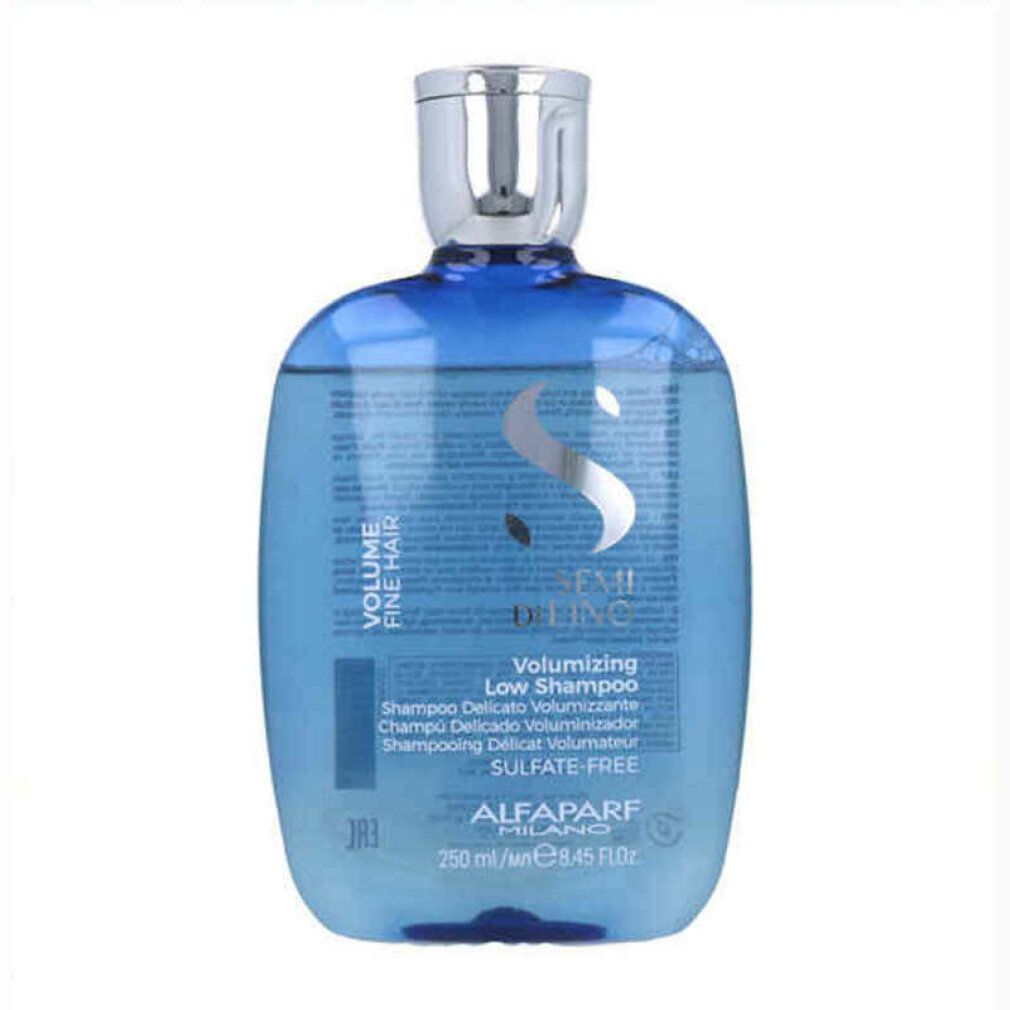 Blaue Flasche mit silbernem Verschluss, enthält Alfaparf Milano Volumizing Low Shampoo für feines Haar.