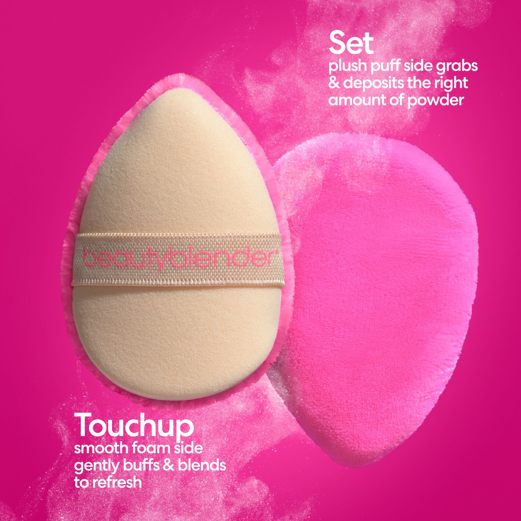 Zwei Beautyblender Power Pocket Puffs, eine beige Seite zum Setzen, eine pinke Seite zum Auffrischen.
