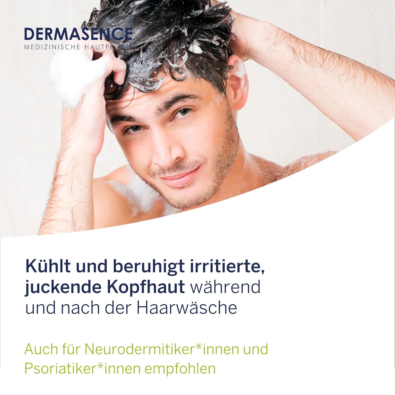 Mann wäscht Haare mit Schaum. Text: Kühlt und beruhigt irritierte, juckende Kopfhaut. Empfohlen für Neurodermitiker und Psoriatiker.