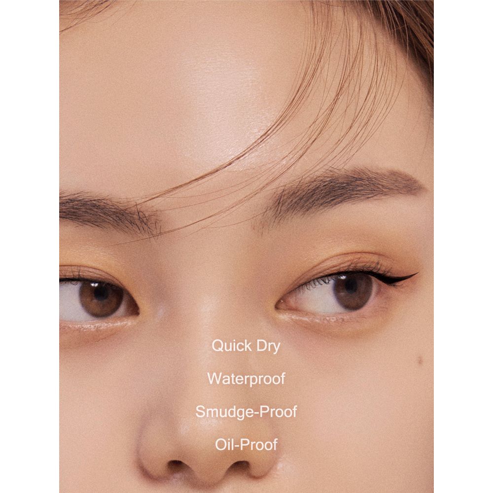 Nahaufnahme von Augen mit aufgetragenem schwarzem Eyeliner. Text: Quick Dry, Waterproof, Smudge-Proof, Oil-Proof.