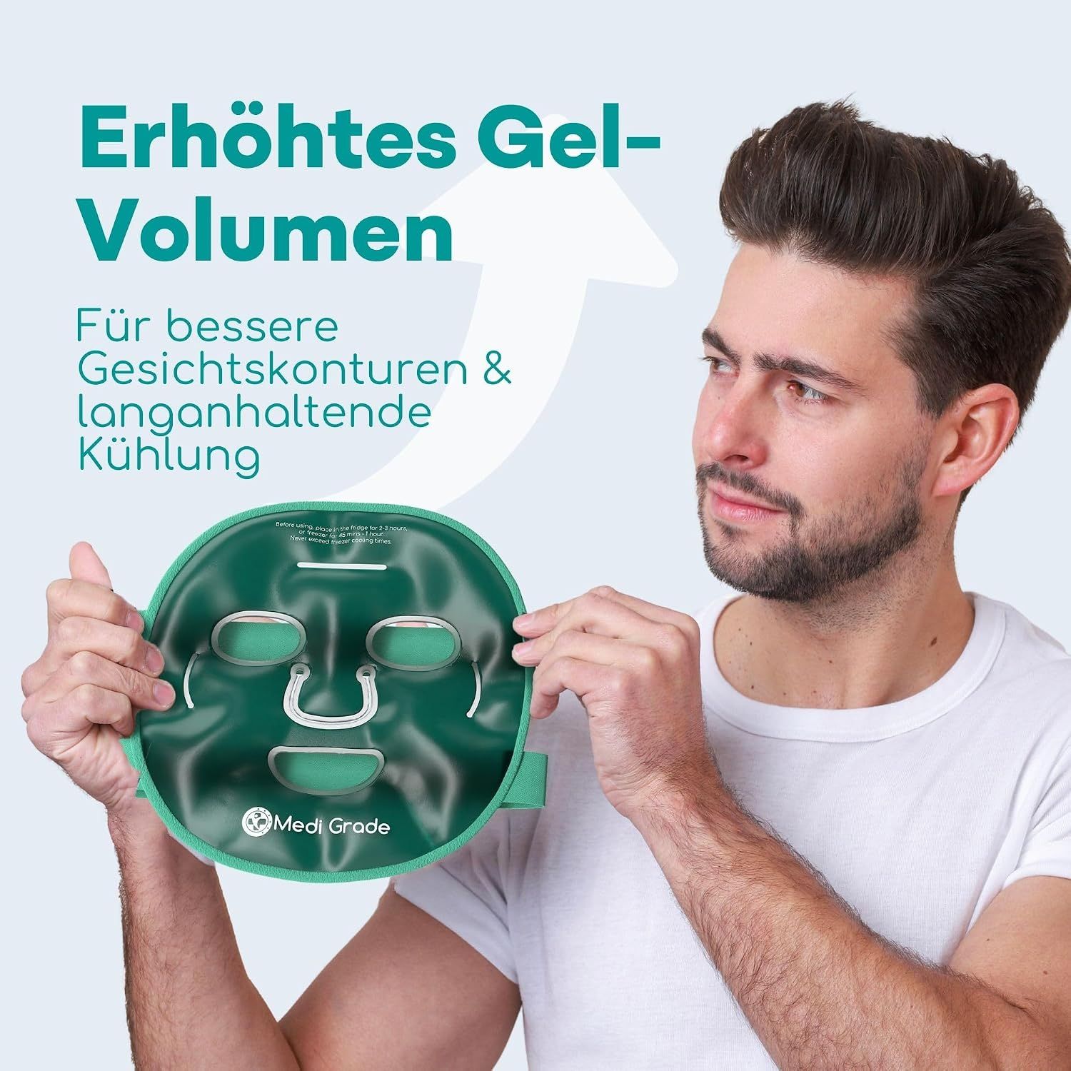 Anwendung einer blauen Kühlbandage am Unterschenkel.