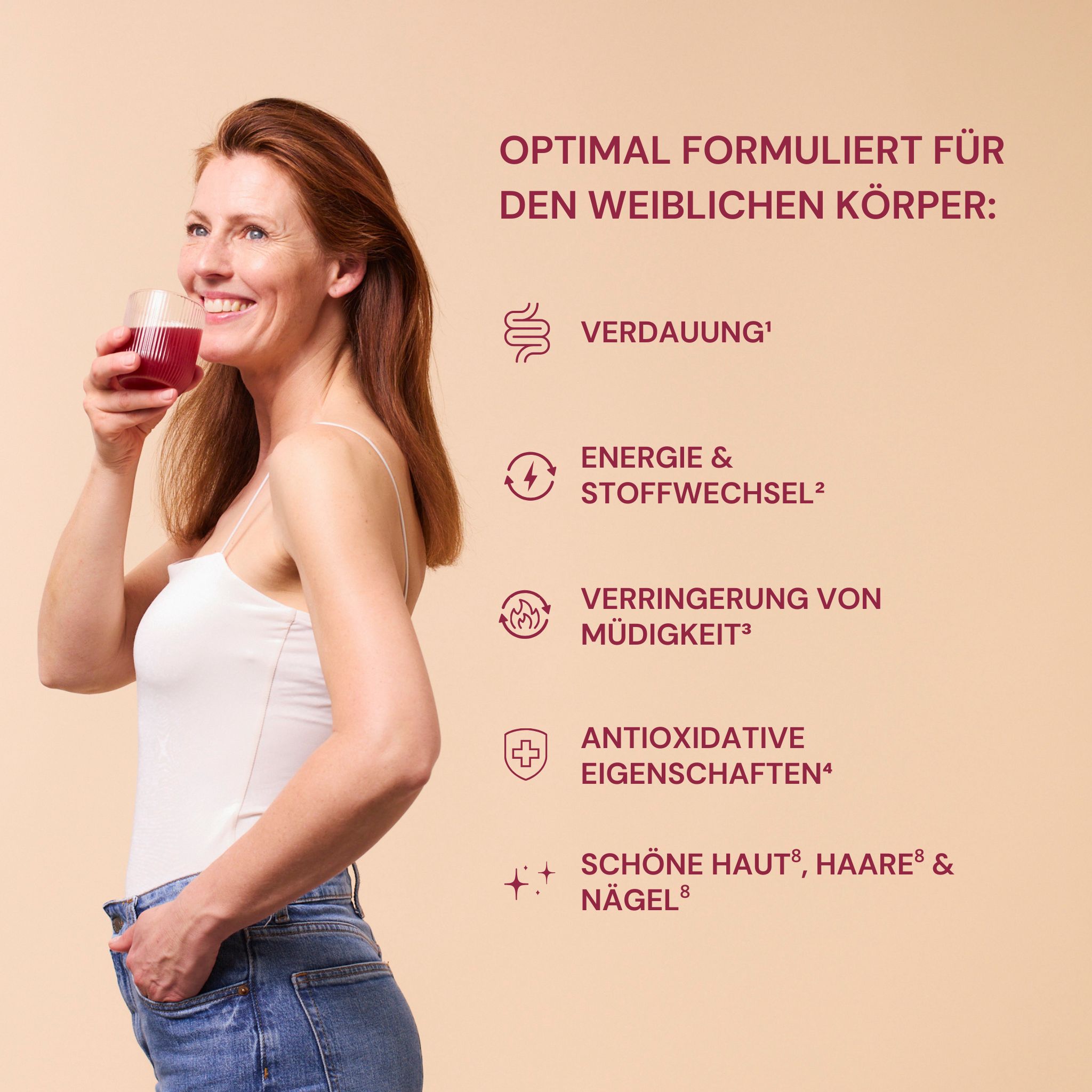Frau trinkt Getränk. Text über Vorteile für den Körper: Verdauung, Energie, Müdigkeit, antioxidative Eigenschaften, Haut, Haare und Nägel.