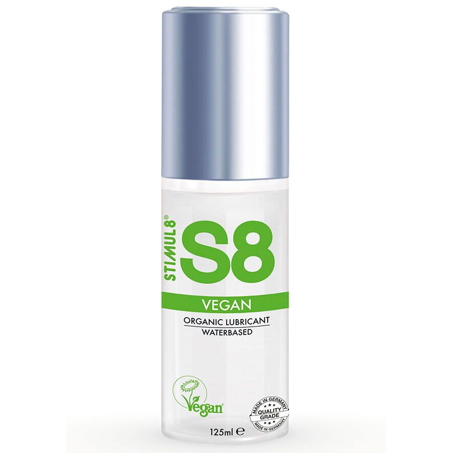 Transparente Flasche mit silbernem Deckel. Aufschrift: S8, Vegan, Organic Lubricant, Waterbased. Siegel: Vegan, Made in Germany.