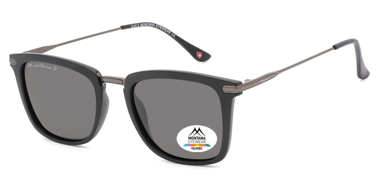 Schwarze Sonnenbrille mit grauen Gläsern. Montana Eyewear Logo und Polarized-Aufkleber auf dem Glas.
