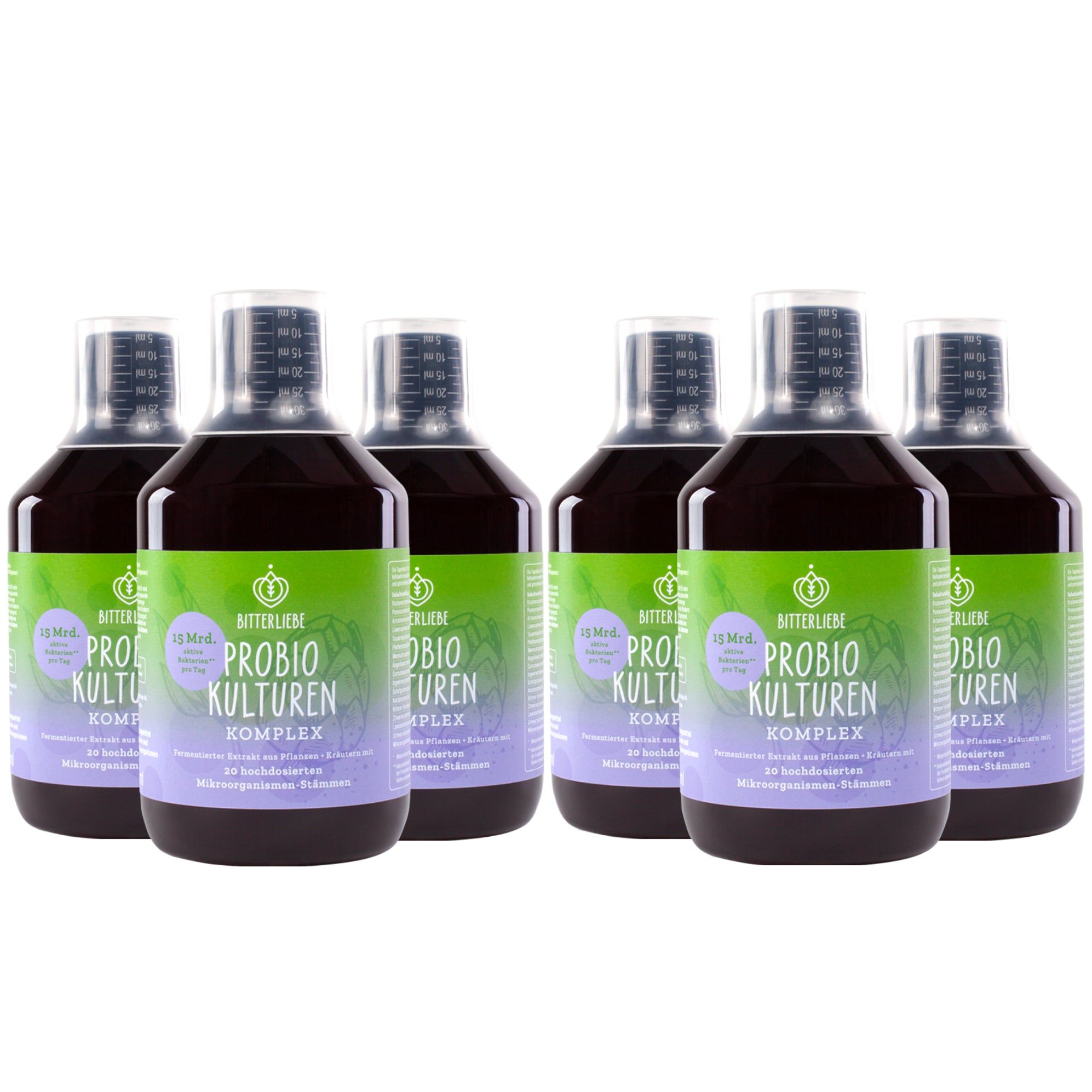 Sechs Flaschen BitterLiebe Probio Kulturen Komplex. Grüne Etiketten, braune Flüssigkeit, klare Flaschen.