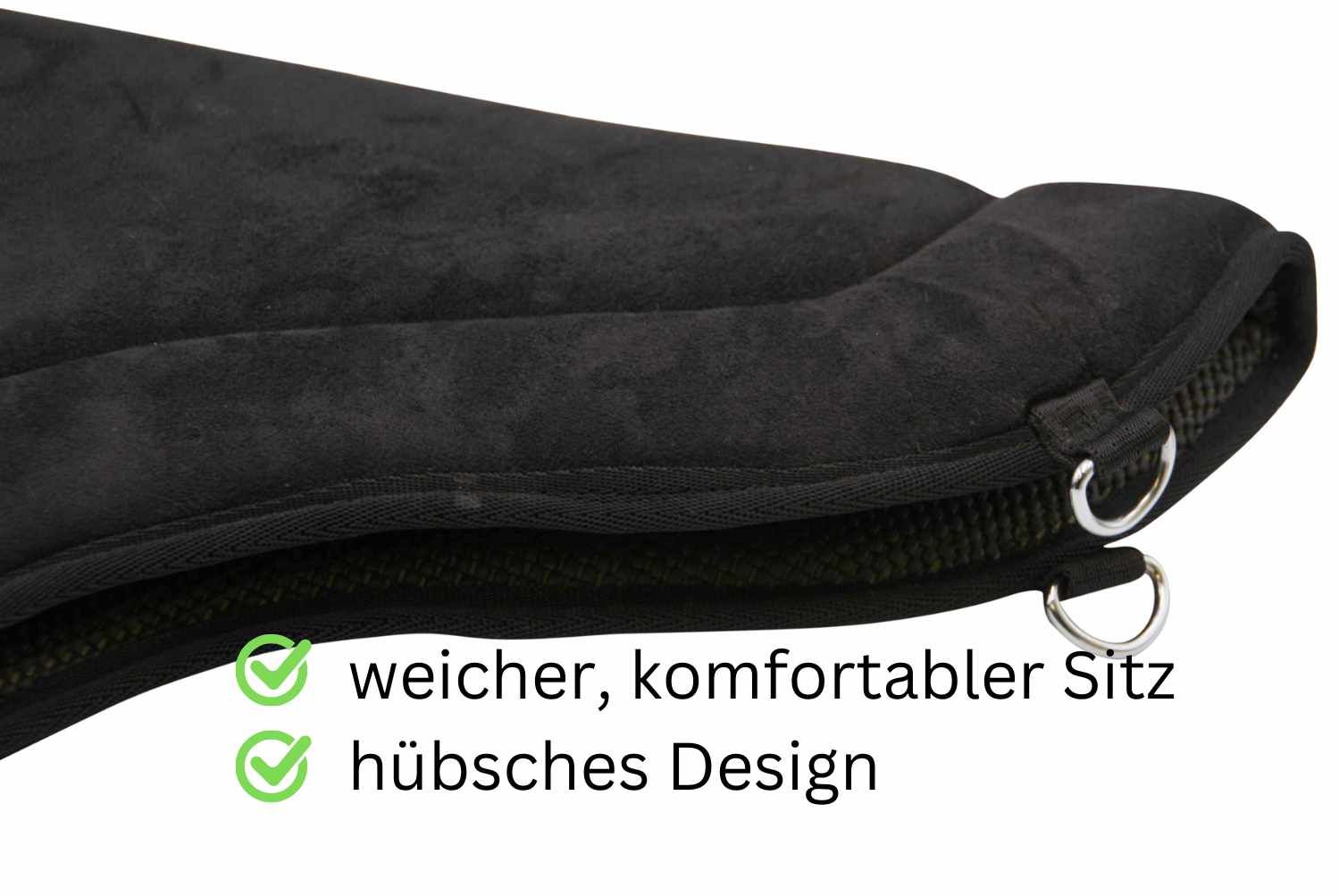 Detail des Bareback Pads. Schwarzes Material mit Metallring. Text: weicher, komfortabler Sitz, hübsches Design.