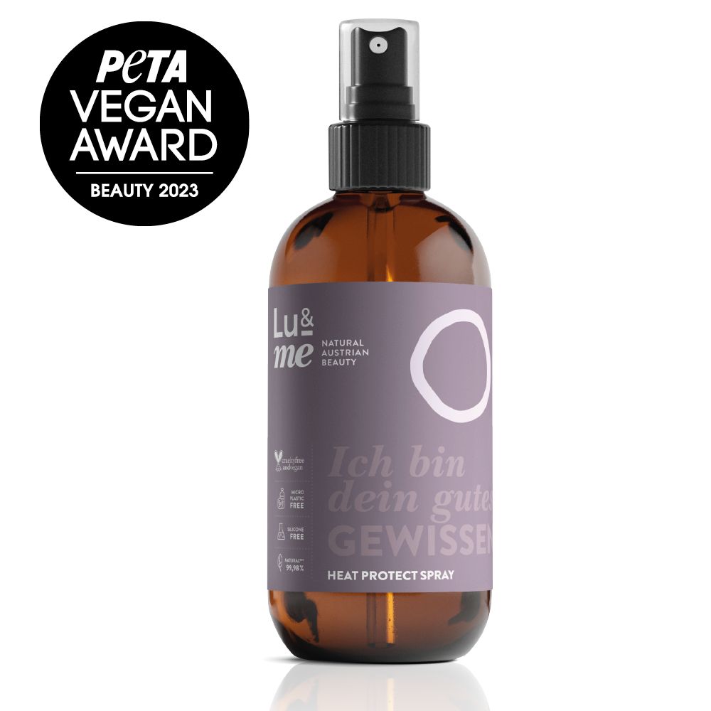 Braune Sprühflasche mit lila Etikett. PETA Vegan Award. Text: Heat Protect Spray, Ich bin dein gute Gewisse. Vegan, tierversuchsfrei.