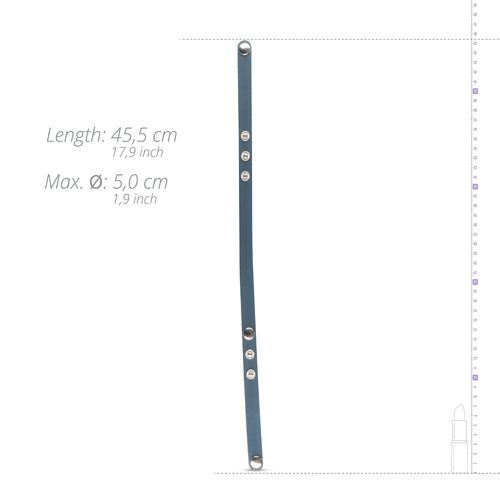 Blaues, flexibles Band mit Druckknöpfen. Beschriftung: Länge 45,5 cm, Max. Ø 5,0 cm.