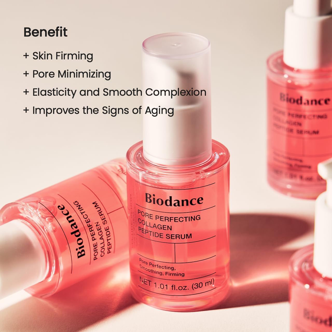 Mehrere Fläschchen Biodance Pore Perfecting Collagen Peptide Serum, die Vorteile auflisten.