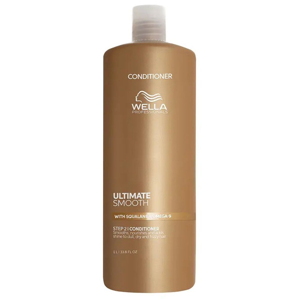 Goldfarbene Flasche mit weißem Deckel. Aufschrift: Wella, Ultimate Smooth, Conditioner. 1L.
