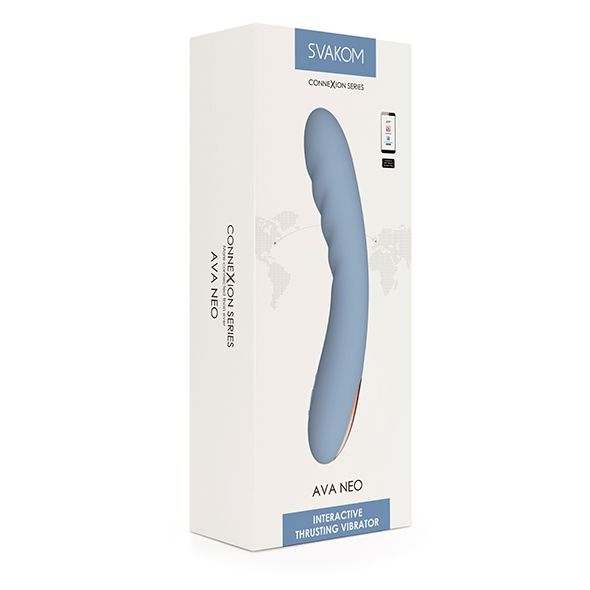 Verpackung mit blauem Vibrator. Marke Svakom, Modell Ava Neo. Text: Interactive Thrusting Vibrator.