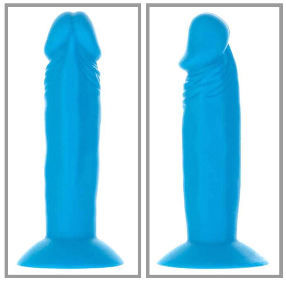 Blauer Mini-Dildo mit Saugfuß, in zwei Ansichten: frontal und seitlich. Der Dildo hat eine geriffelte Oberfläche.