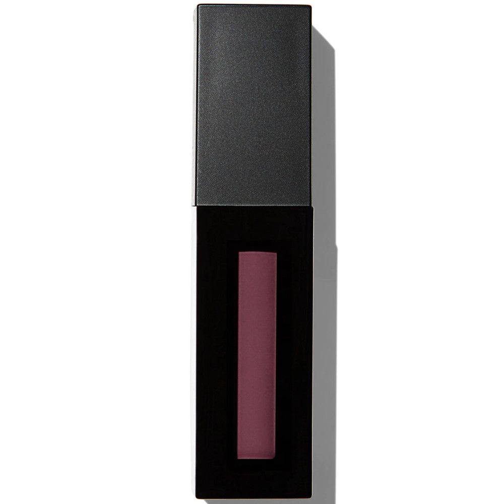 Schwarze Lipgloss-Tube mit geschlossenem Deckel. Ein rosafarbener Streifen ist auf der Tube sichtbar.