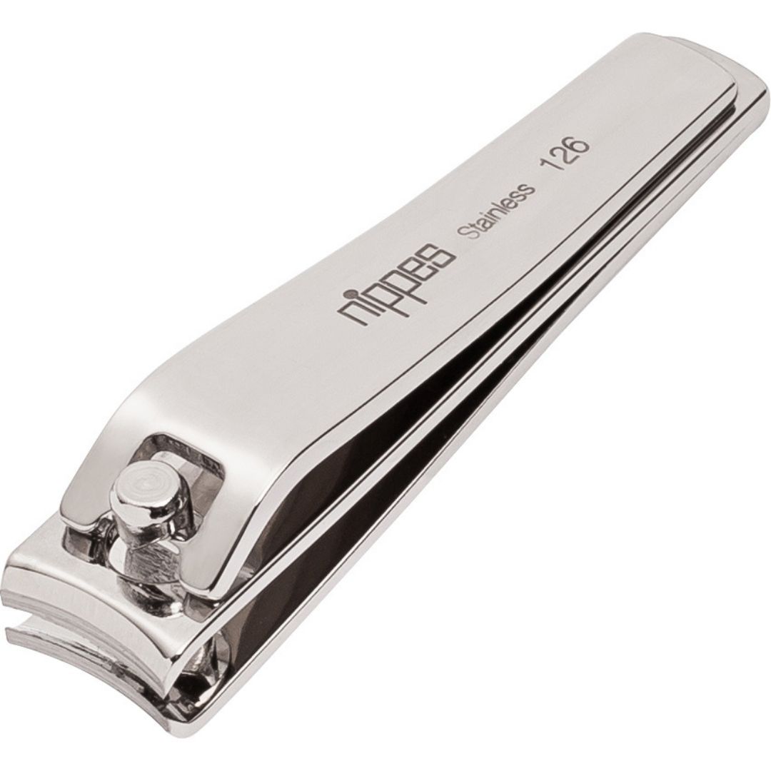 Nagelknipser aus Edelstahl. Aufschrift: Nippes 126 Stainless. Silberfarbenes Metall. Ansicht von oben.