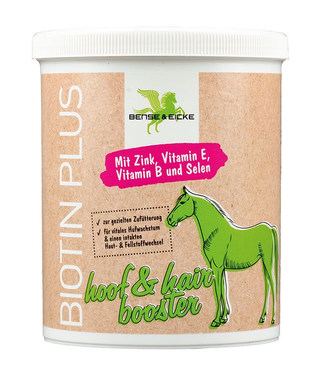 Behälter mit Produktetikett. Aufschrift: BIOTIN PLUS, BENSE & EICKE. Enthält Zink, Vitamin E, B und Selen. Mit grünem Pferd und Text: hoof & hair booster.