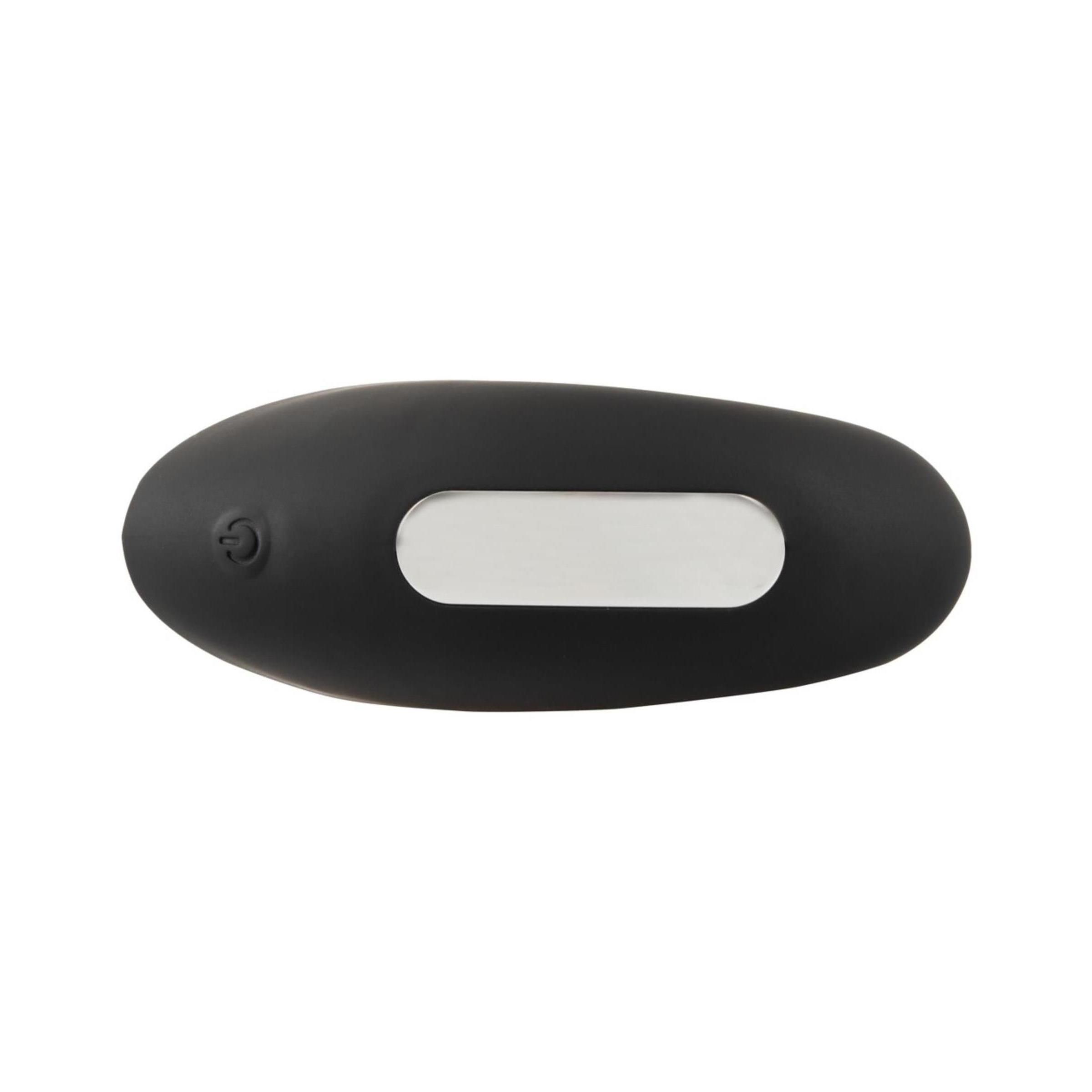 Schwarze Fernbedienung. Oval mit einem rechteckigen, weißen Bereich und einem Ein-/Aus-Symbol. Zwei weitere Knöpfe.