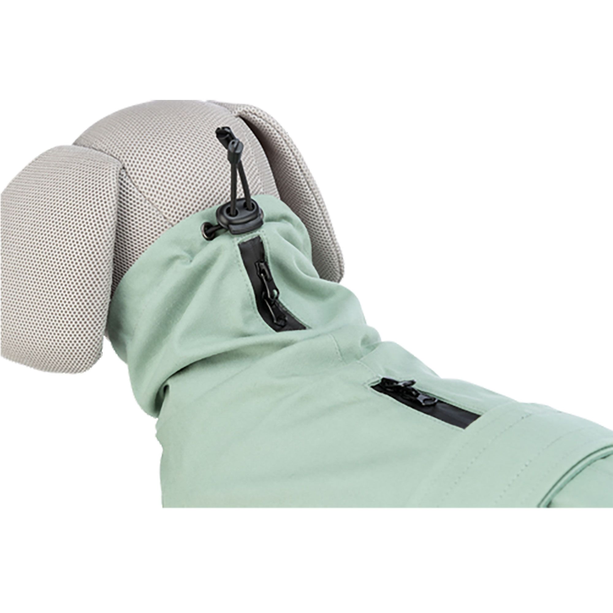 Detailaufnahme der Kapuze eines hellgrünen Hunderegenmantels mit Reißverschluss und Kordelzug.