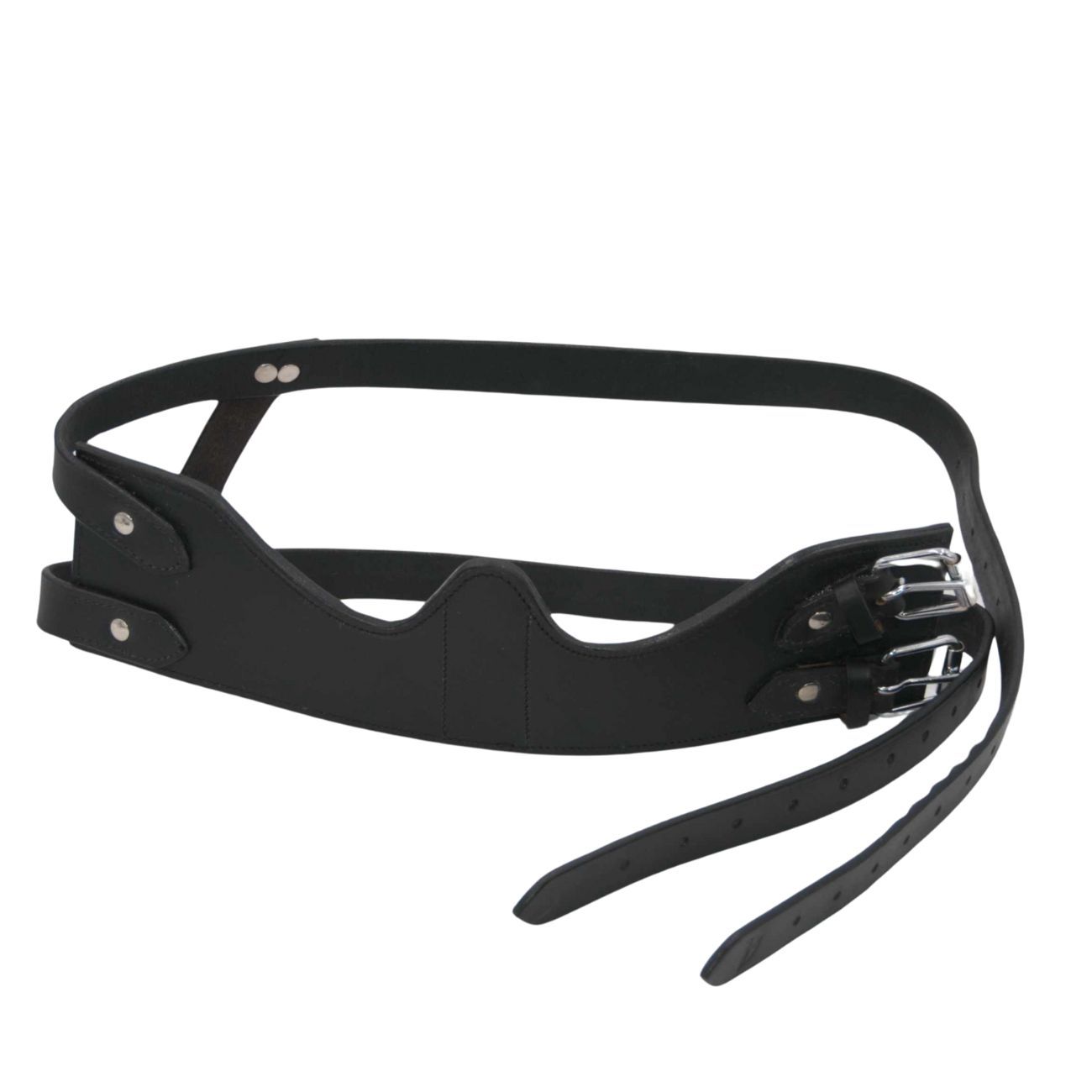 Schwarzer Kopperriemen mit Schnallen und Riemen.