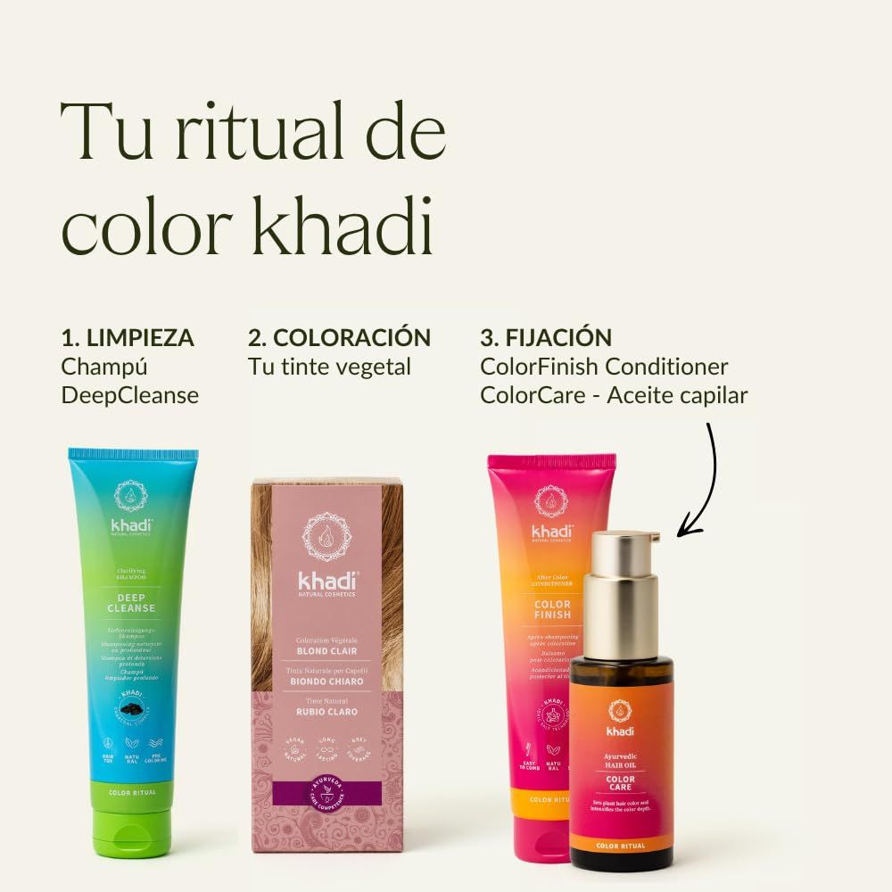 Drei Produkte: Shampoo, Haarfarbe, Conditioner/Öl. Marke: Khadi. Text: 'Tu ritual de color khadi'.