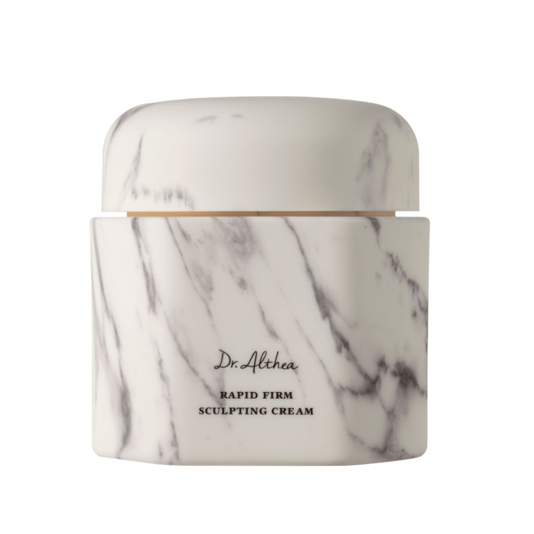 Creme-Behälter mit Marmor-Optik. Aufschrift: Dr. Althea, Rapid Firm Sculpting Cream.