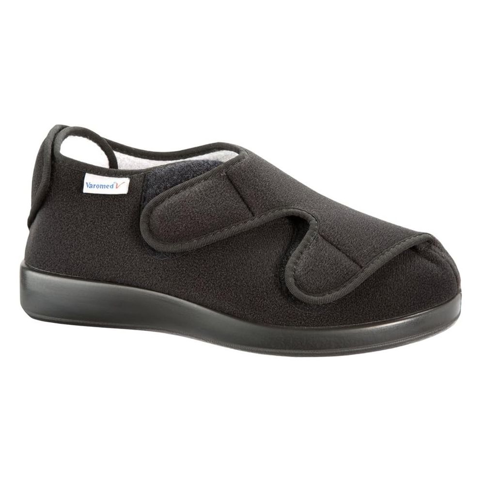Schwarzer Klettpantoffel mit extra weiter Passform und gepolstertem Innenfutter. Marke Varomed.
