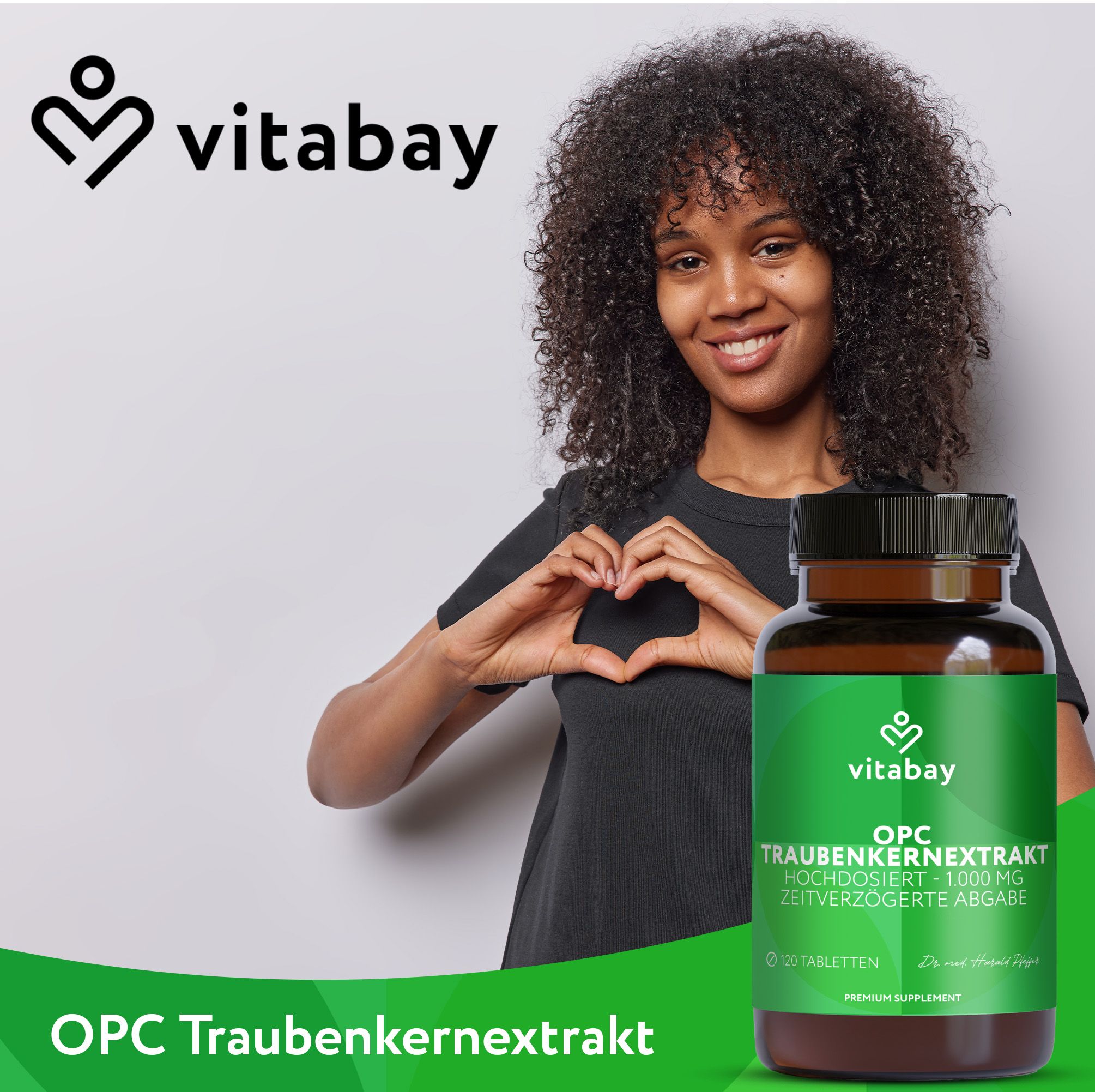 Frau mit Flasche OPC Traubenkernextrakt. Text: 120 Tabletten. Vitabay Logo.