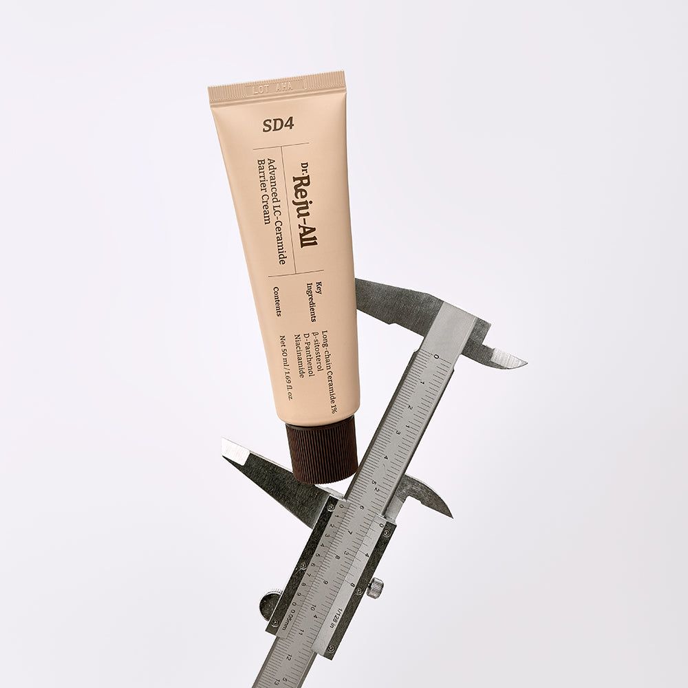 DR.REJU-ALL Advanced LC-Ceramide Barrier Cream Tube mit Messschieber zur Größenangabe.