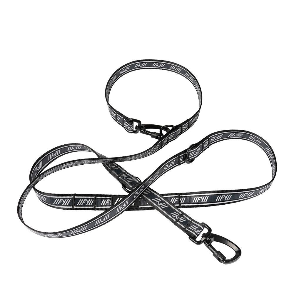 FuzzYard Active Multi 6-in-1 Hundeleine und Halsband-Set. Schwarzes Set mit weißem Logo-Schriftzug. Enthält Karabinerhaken und D-Ringe. Vielseitiges Design für verschiedene Anwendungen. Hergestellt aus strapazierfähigem Material.