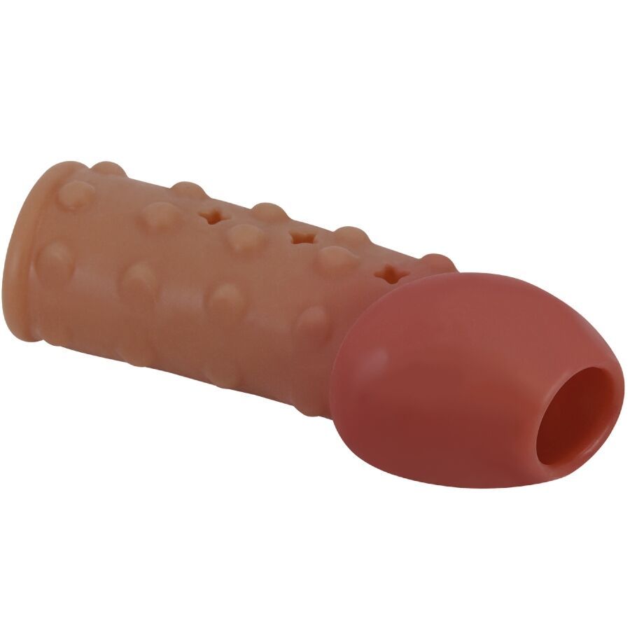 Penisverstärker aus braunem Material mit Noppen und Löchern. Schräge Ansicht.