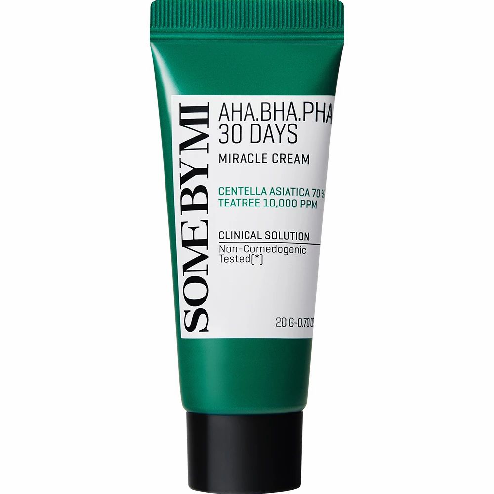 Grüne Tube mit schwarzem Deckel. Text: AHA.BHA.PHA 30 DAYS MIRACLE CREAM. Marke: SOME BY MI.