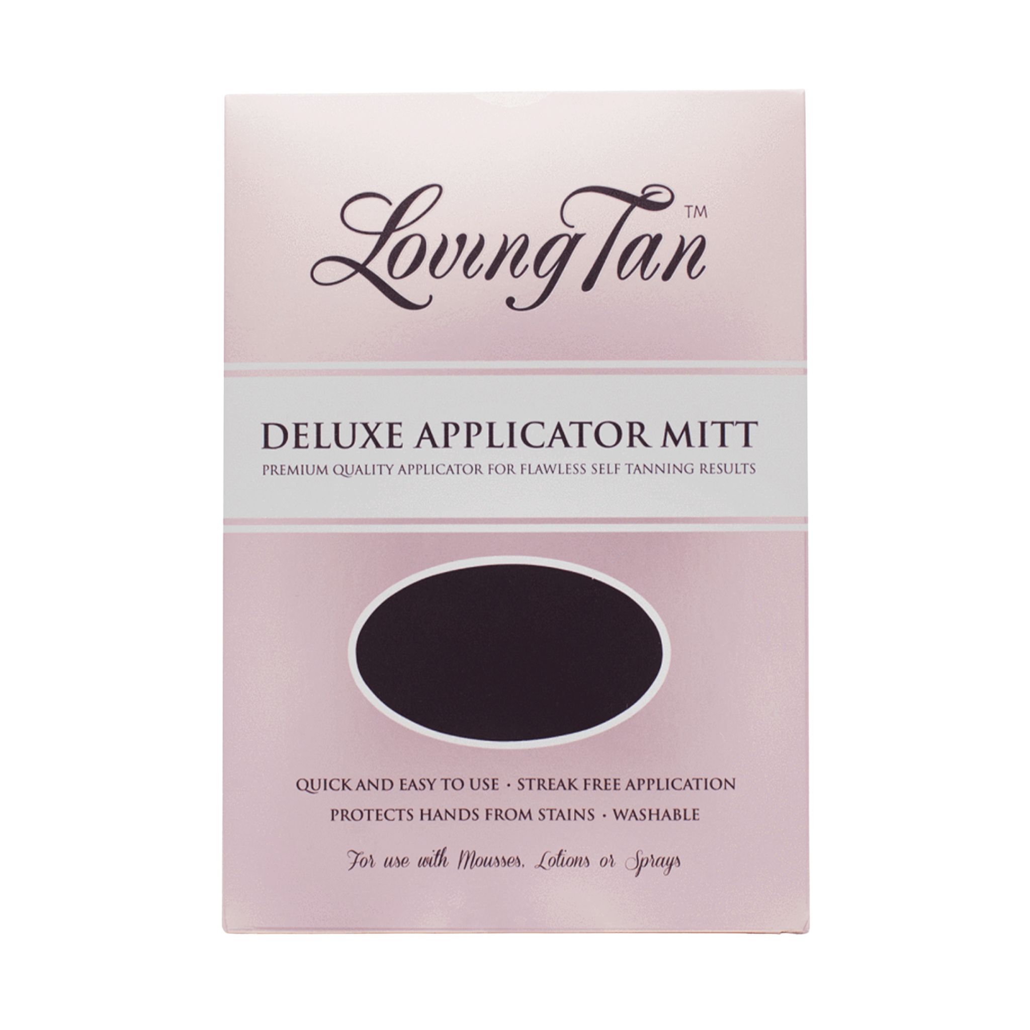 Rosa Verpackung mit Produktnamen und Produktbezeichnung. Schwarze Applikatorfläche. Text: Quick and easy to use, streak free application.