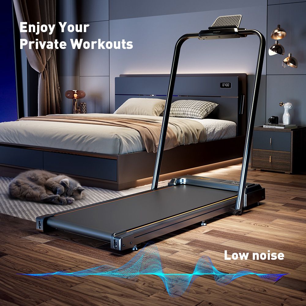 Schwarzes Laufband in einem Schlafzimmer. Text: "Enjoy Your Private Workouts" und "Low noise".