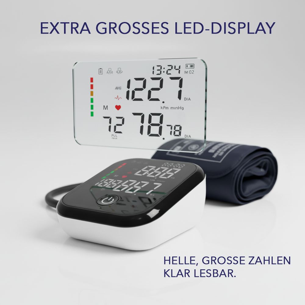 Blutdruckmessgerät mit großem LED-Display. Das Display zeigt Messwerte an. Manschette liegt daneben.