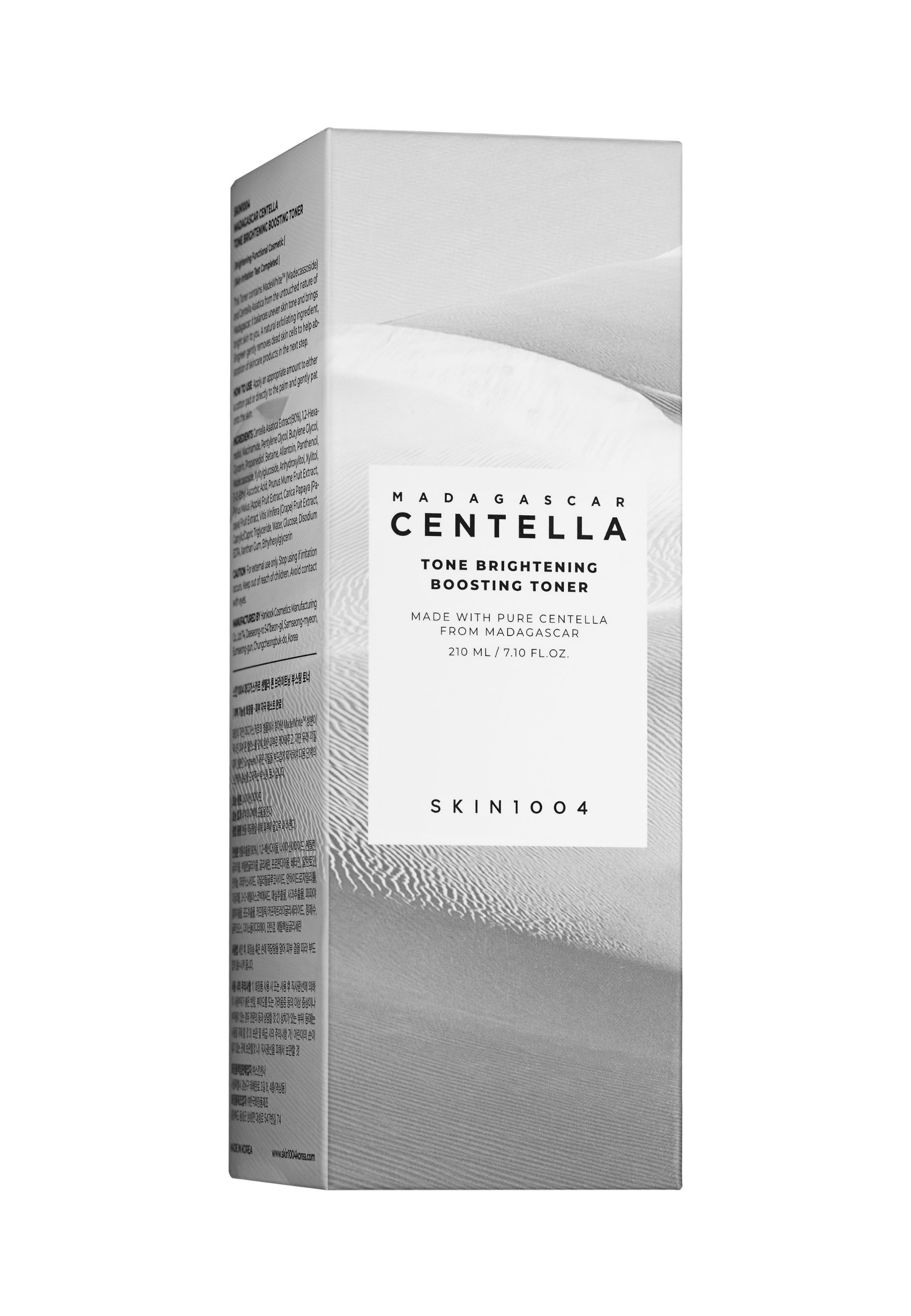 Produktverpackung. Weißer Karton mit Produktnamen und Marke SKIN1004. Aufschrift: Madagascar Centella Tone Brightening Boosting Toner.