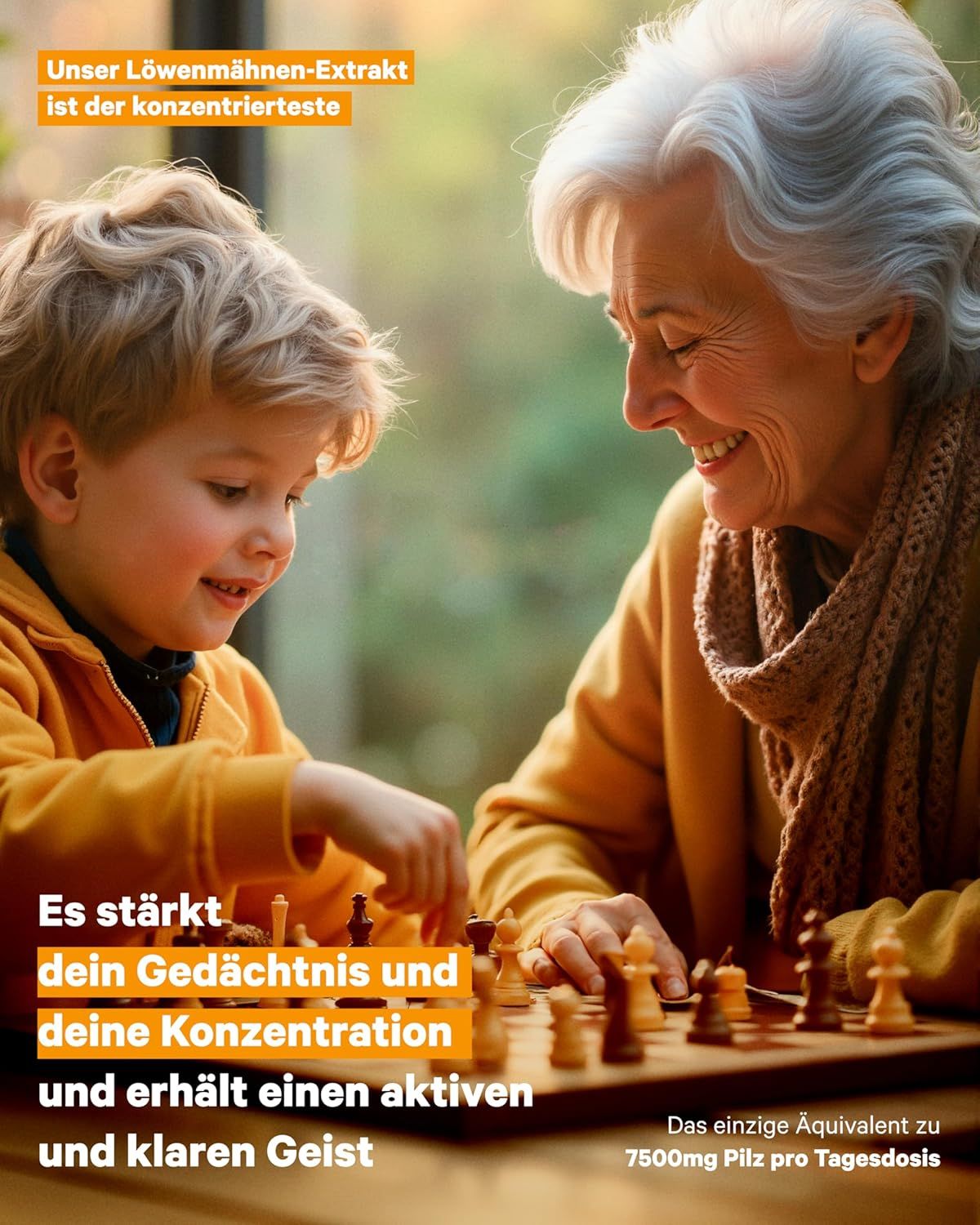 Großmutter und Enkel spielen Schach. Löwenmähnen-Extrakt unterstützt Gedächtnis und Konzentration.