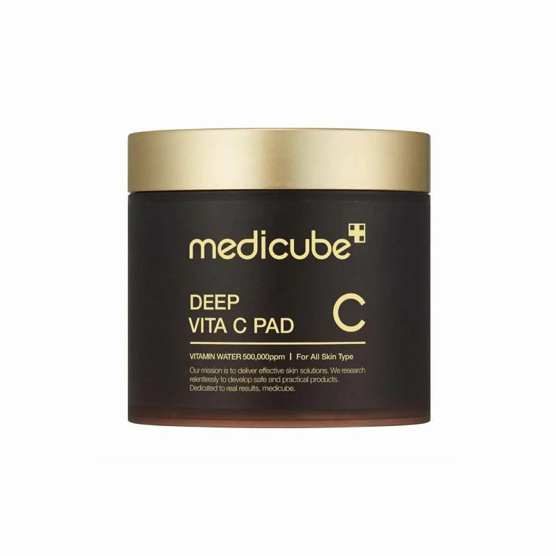 Medicube Deep Vita C Pad. Schwarzer Behälter mit goldenem Deckel. Text: Vitamin Water, Vitamin C Derivat, für alle Hauttypen.