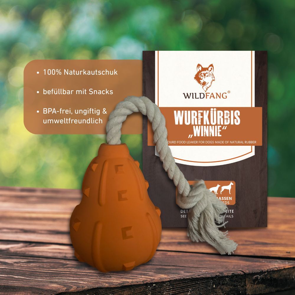 Orangefarbener Wurfkürbis mit Seil und Verpackung. Verpackung mit Logo WILDFANG und Text.
