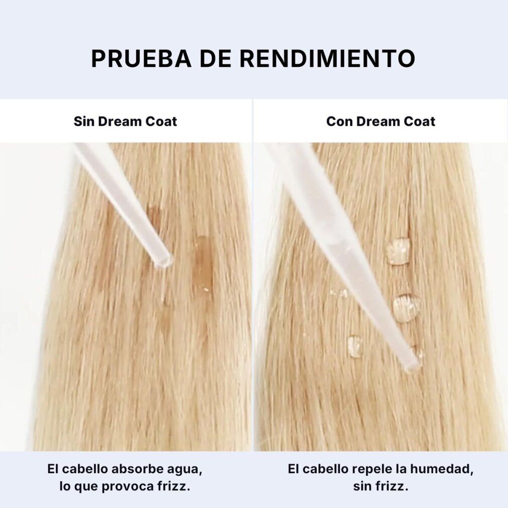 Vergleich: Haarsträhnen mit und ohne Color Wow Dream Coat, die Feuchtigkeitsresistenz zeigen.