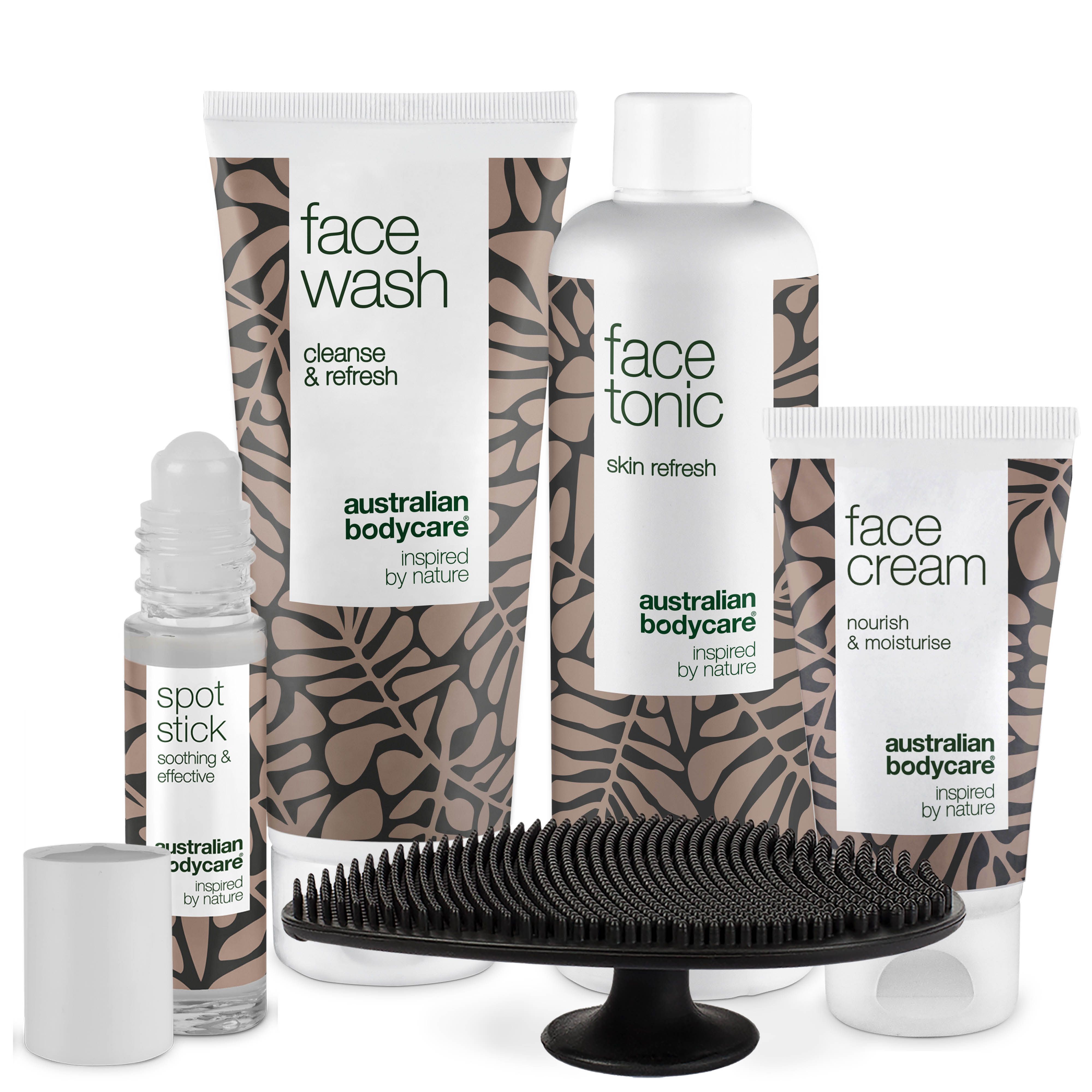 Gesichtsset mit Gesichtsreinigungsbürste. Enthält Face Wash, Face Tonic, Face Cream, Spot Stick und eine schwarze Bürste.