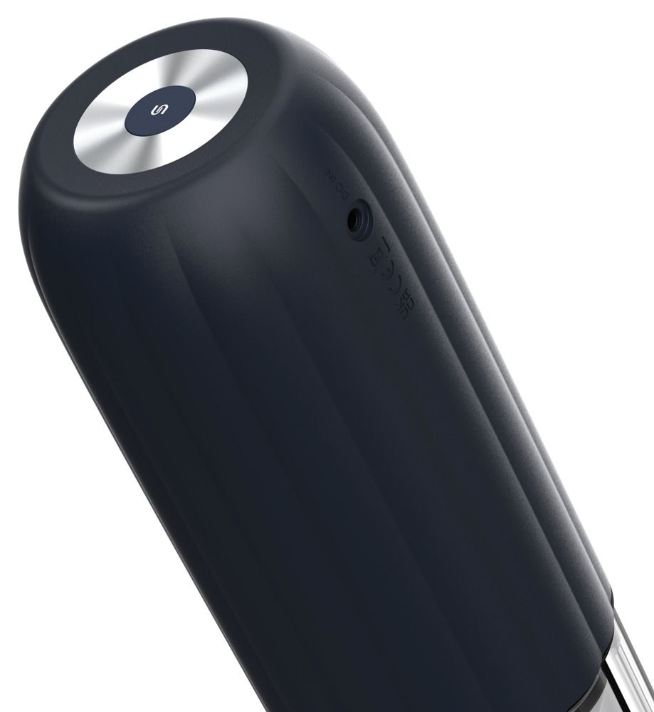 Dunkelblaues Gerät mit silberfarbenem Knopf. Auf dem Knopf ist ein kleines Symbol zu sehen.