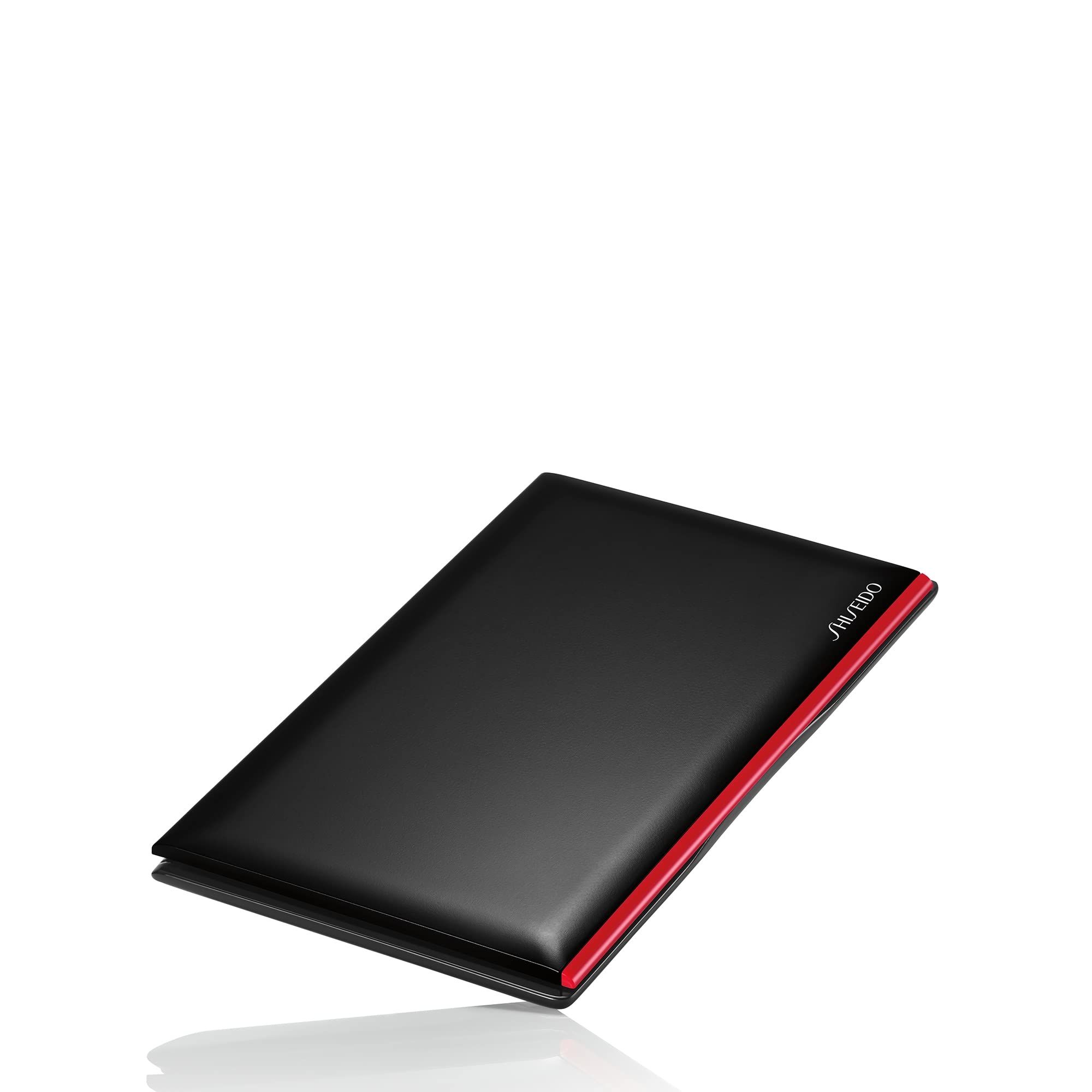 Geschlossenes, schwarzes Kompaktpuder-Etui mit rotem Akzent und Shiseido-Logo.